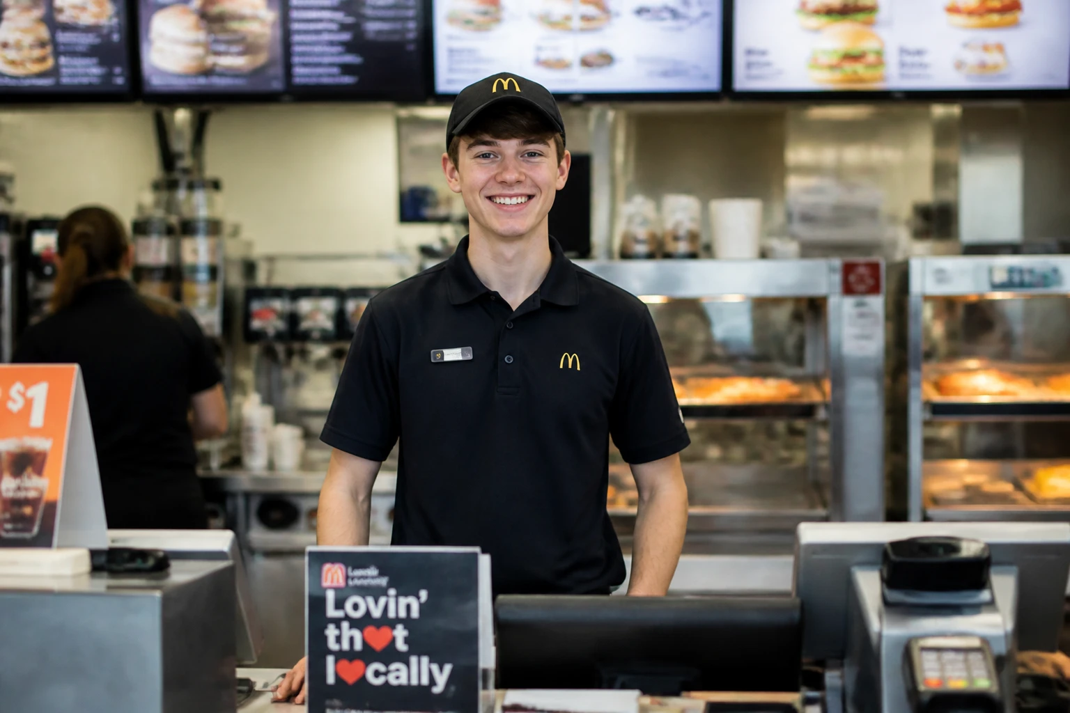 Salaire McDo à 16 ans : brut, net et règles à connaître